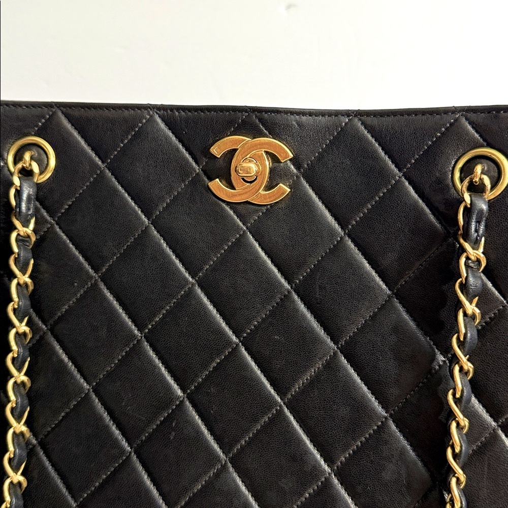 Chanel Black lambskin leather large Quilted Shoulder Bag with 24k Gold ptd Chain - Picture 15 of 16